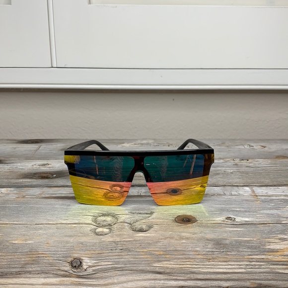 Reflective Shield Mirrored Sunglasses - Picture 6 of 6